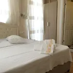 Bed & Breakfast Gerence Butik Alaçatı